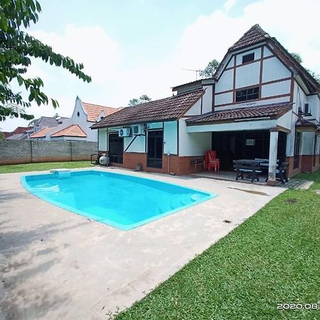 Villa With Private Swimming Pool Malacca Eksteriør billede